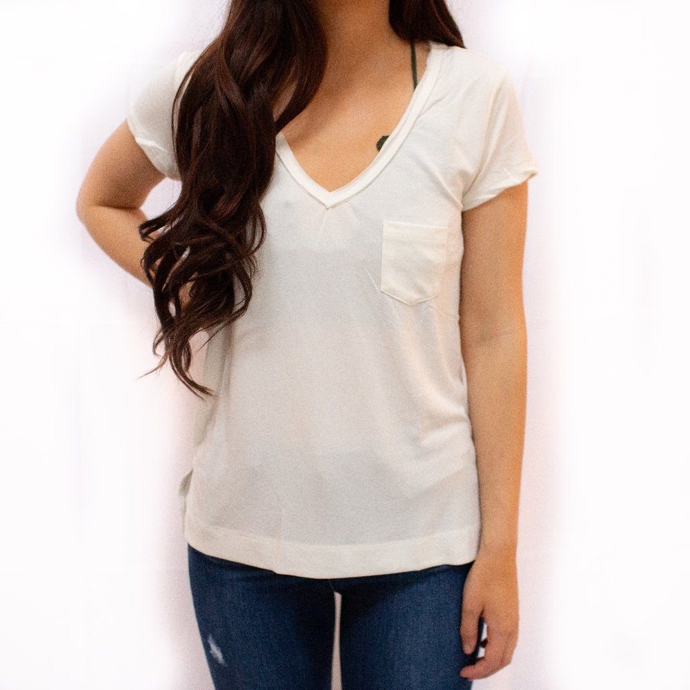 V-NECK TEE WITH FRONT POCKET